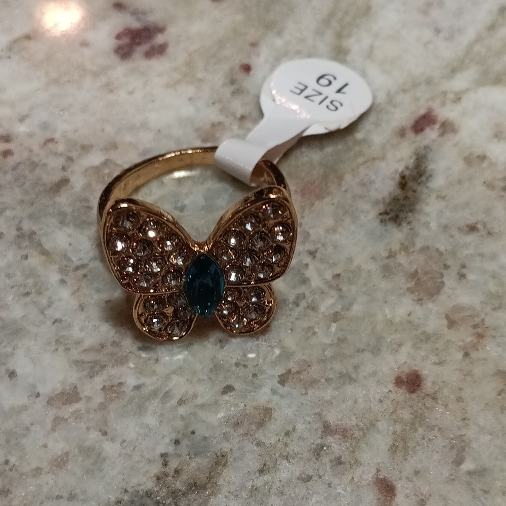 Stainless steel costume ring size 19 equivalent to size 8